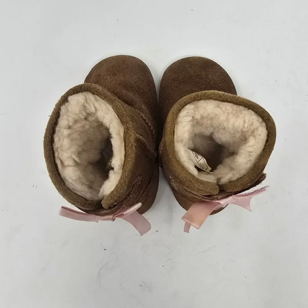 UGG Baby Girls Jesse Bow II Suede Booties Shearling Lined Cozy Brown Size 4/5